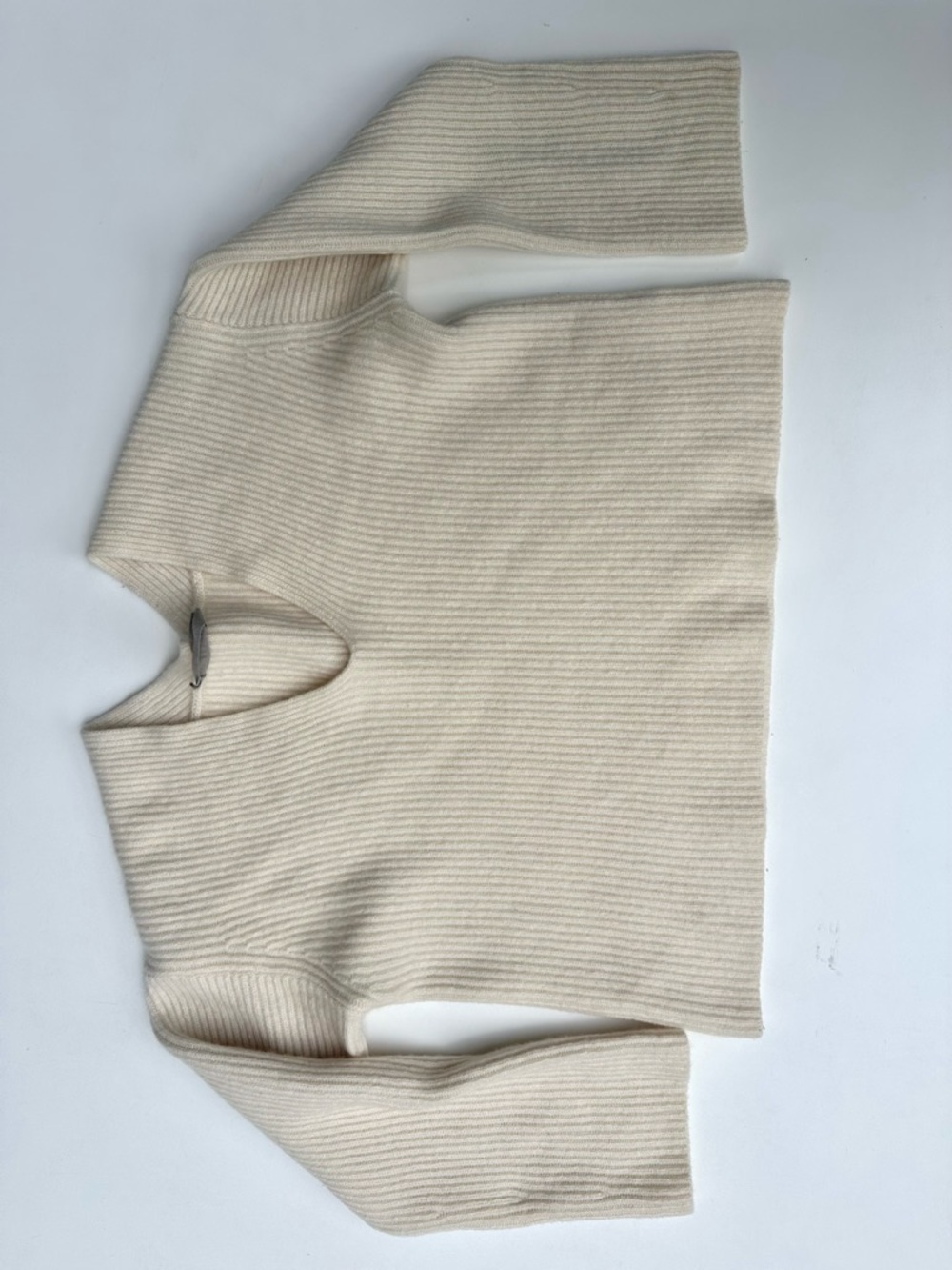 EUC Everlane 100% Cashmere Ribbed V-Neck Cropped Sweater in Cream, S - Picture 2 of 16
